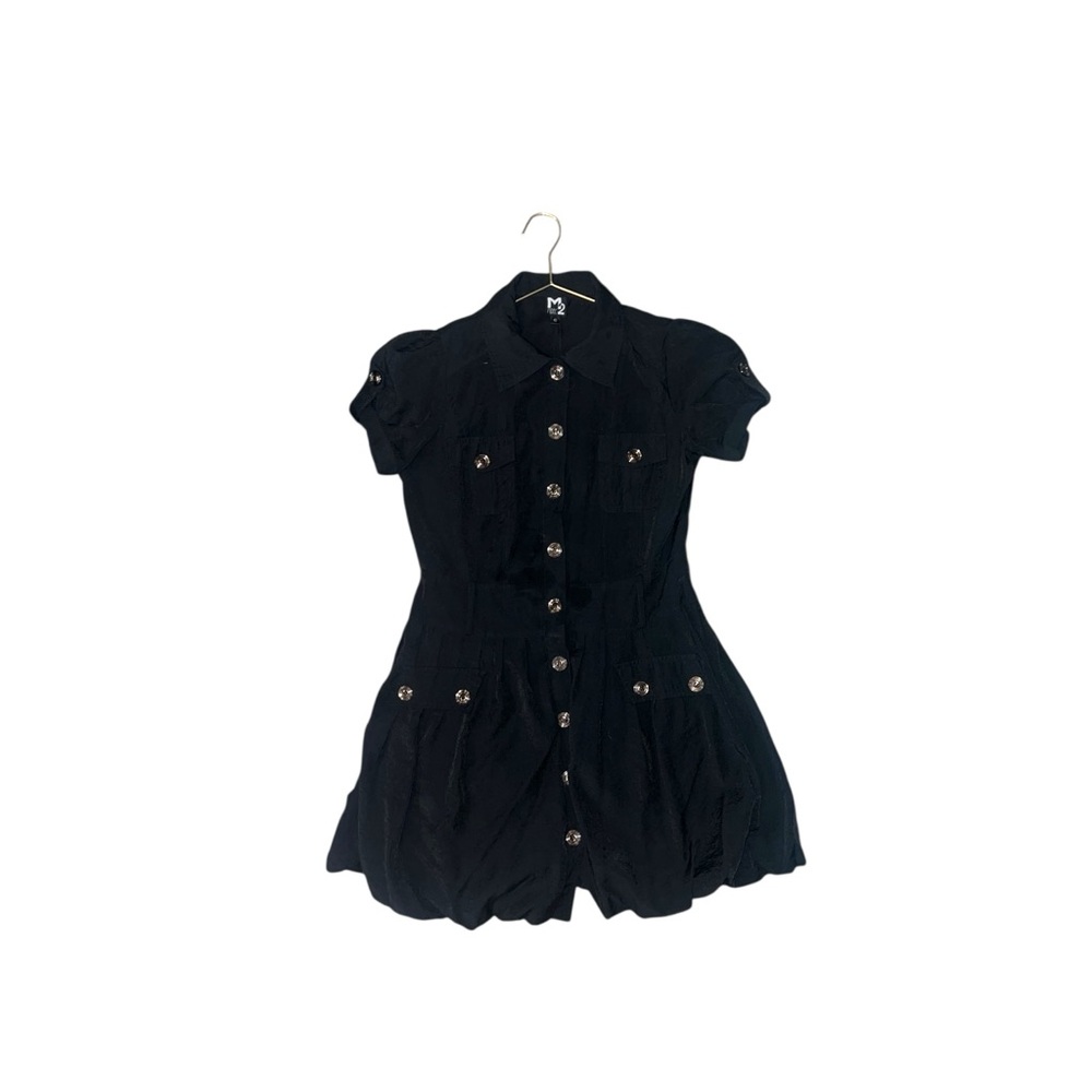 🚨𝐂𝐋𝐄𝐀𝐑𝐎𝐔𝐓 𝐒𝐀𝐋𝐄🚨🖤 𝐌𝟐 𝐌𝐮𝐜𝟐 Textured Button-Front Mini Dress – Size 42 (Fits S/M) 🖤